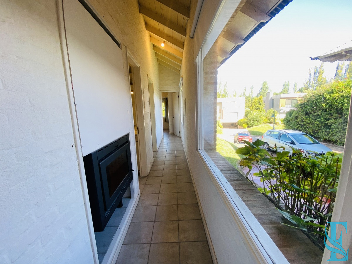 Casa ID.689 - Venta casa cuatro dormitorios Punta del este barrio Arbolada parrillero y gran terreno