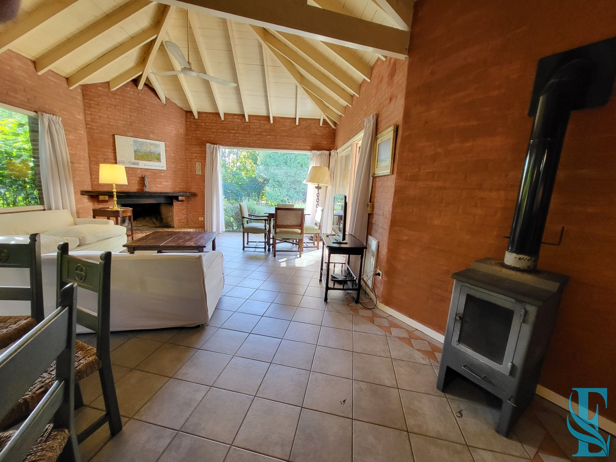 Casa ID.689 - Venta casa cuatro dormitorios Punta del este barrio Arbolada parrillero y gran terreno