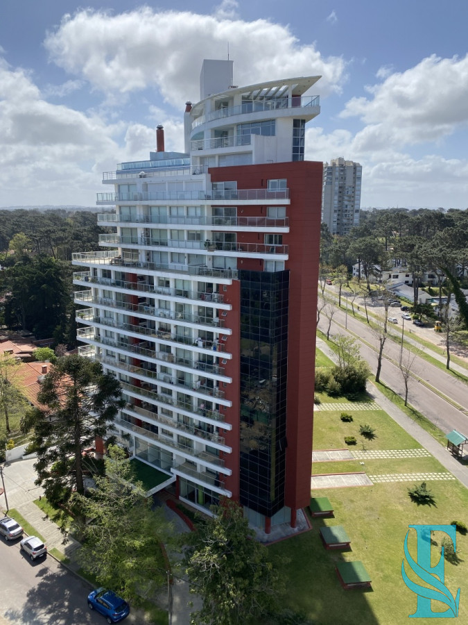 Apartamento ID.685 - Venta apartamento dos dormitorios punta del este edificio acapulco roosevelt parrillero propio