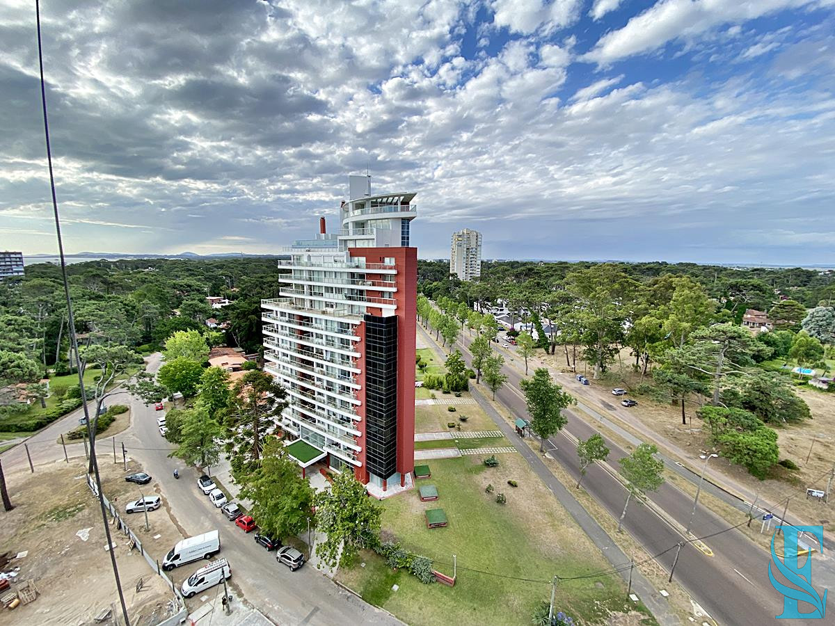 Apartamento ID.685 - Venta apartamento dos dormitorios punta del este edificio acapulco roosevelt parrillero propio