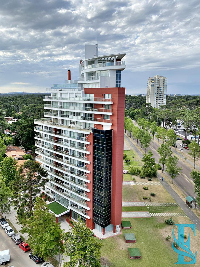 Apartamento ID.685 - Venta apartamento dos dormitorios punta del este edificio acapulco roosevelt parrillero propio