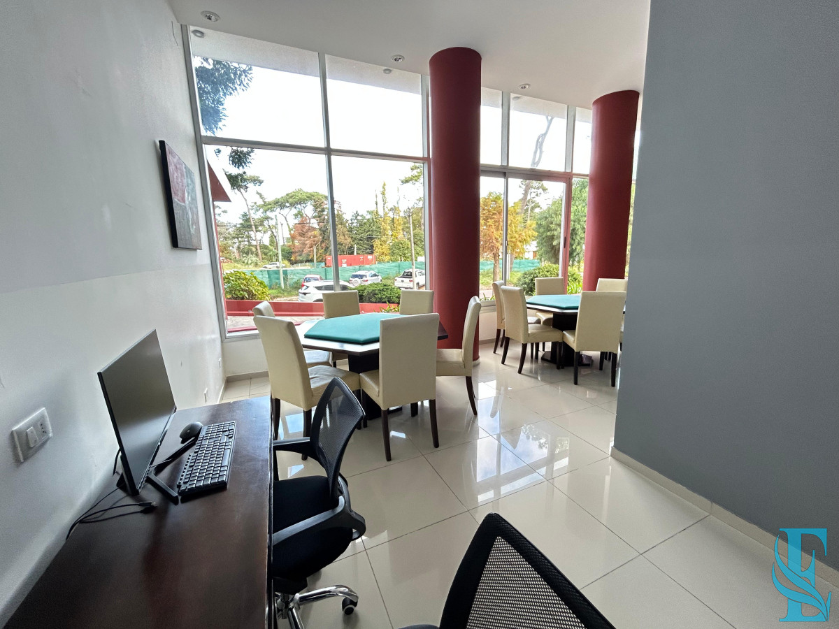 Apartamento ID.685 - Venta apartamento dos dormitorios punta del este edificio acapulco roosevelt parrillero propio