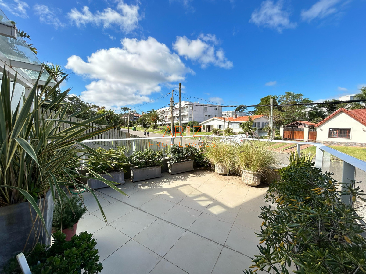 Apartamento ID.2408 - Venta apartamento un dormitorio punta del este edificio Ten Mansa vista al mar