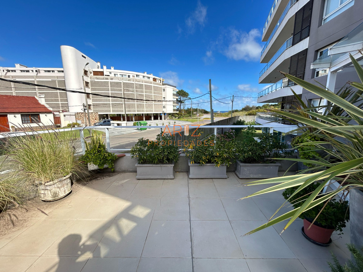 Apartamento ID.2408 - Venta apartamento un dormitorio punta del este edificio Ten Mansa vista al mar