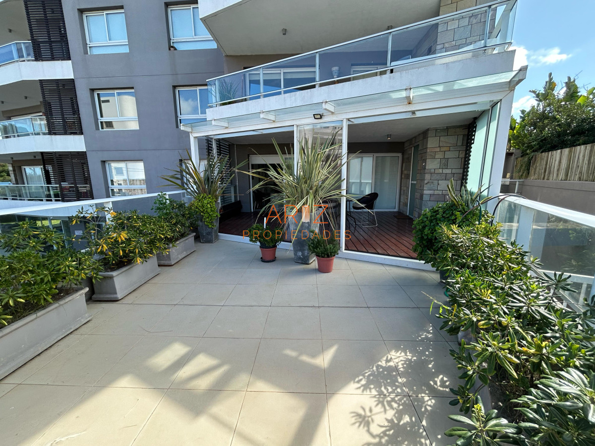 Apartamento ID.2408 - Venta apartamento un dormitorio punta del este edificio Ten Mansa vista al mar