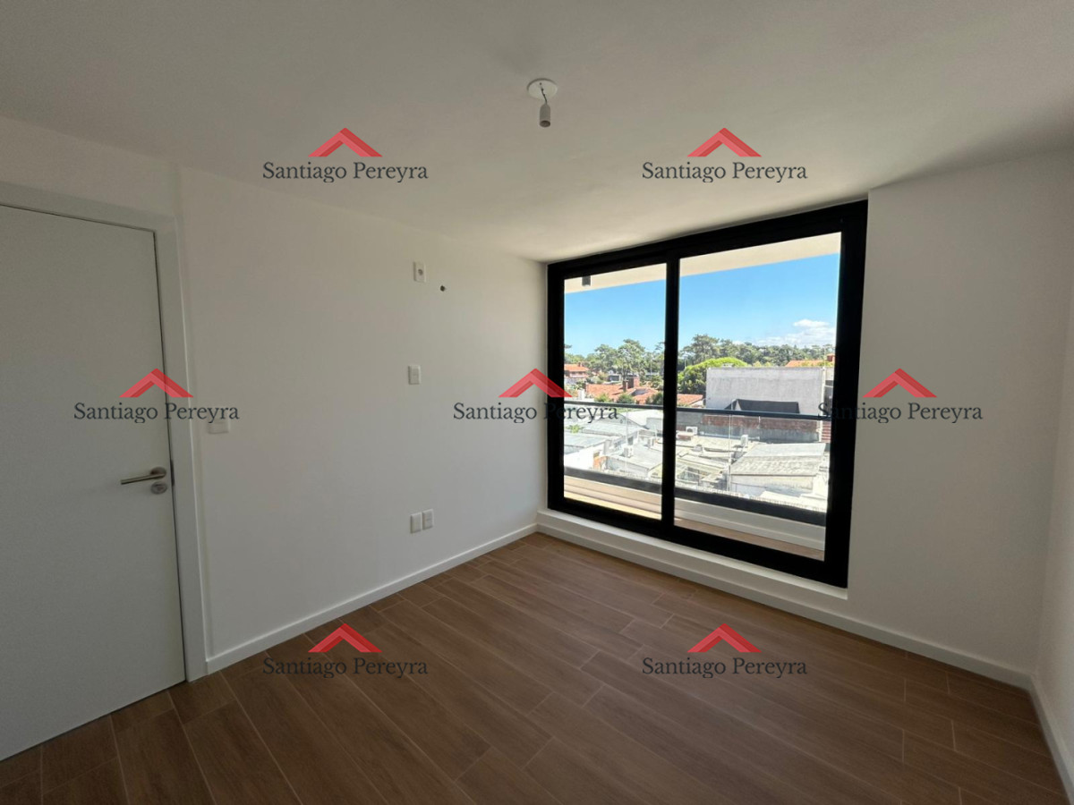 Apartamento ID.16911 - Venta apartamento dos dormitorios Punta del este Playa Mansa Parrillero propio