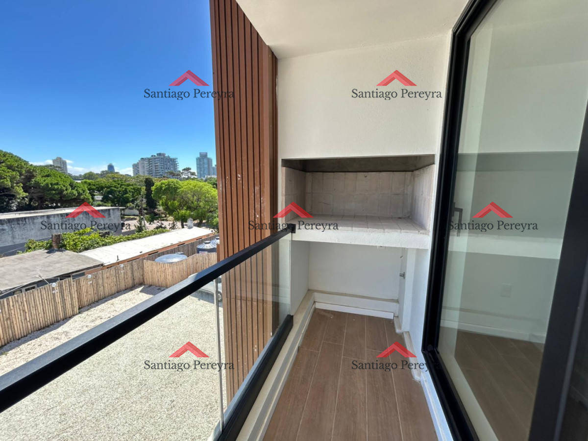 Apartamento ID.16911 - Venta apartamento dos dormitorios Punta del este Playa Mansa Parrillero propio