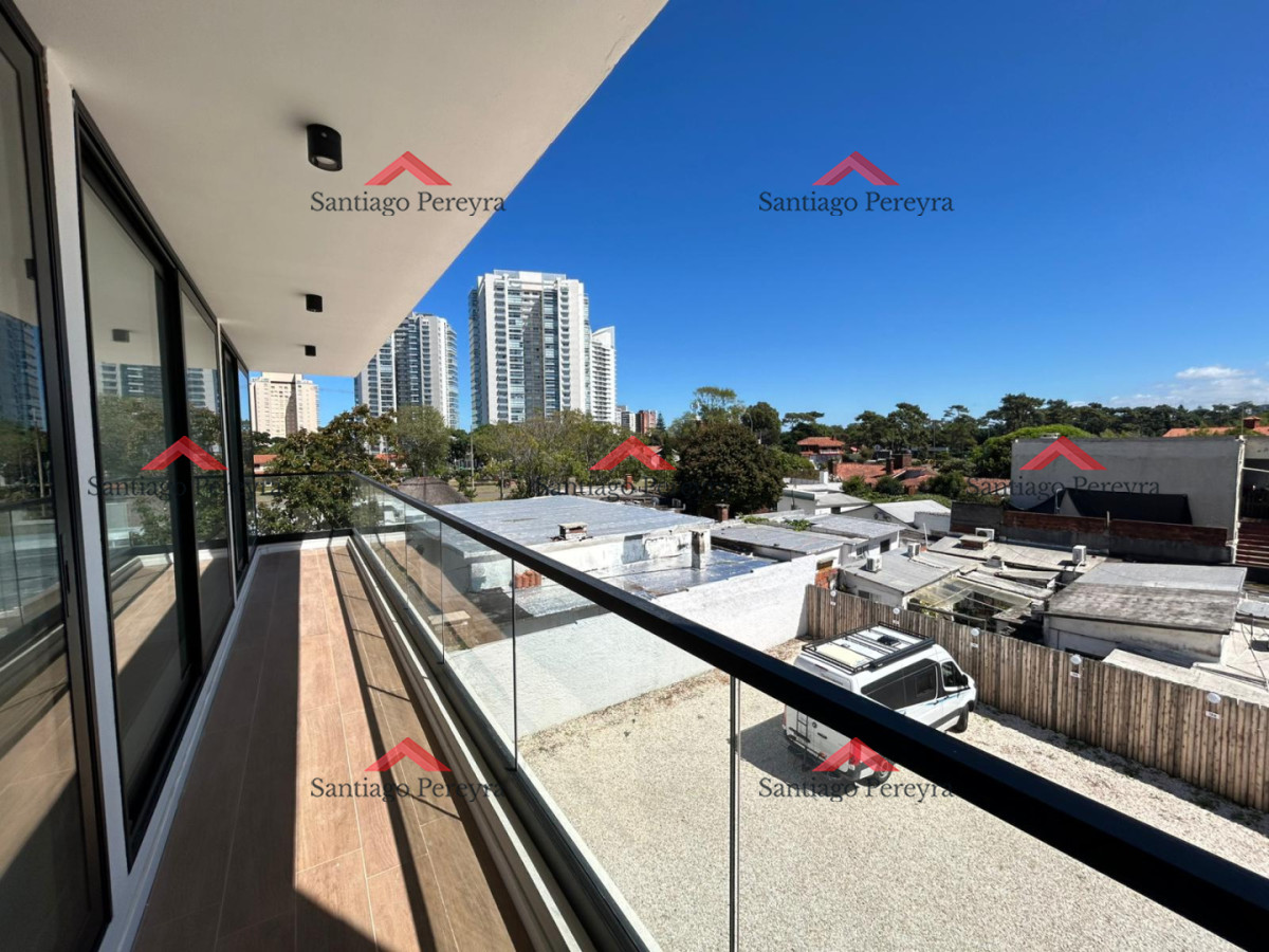 Apartamento ID.16911 - Venta apartamento dos dormitorios Punta del este Playa Mansa Parrillero propio