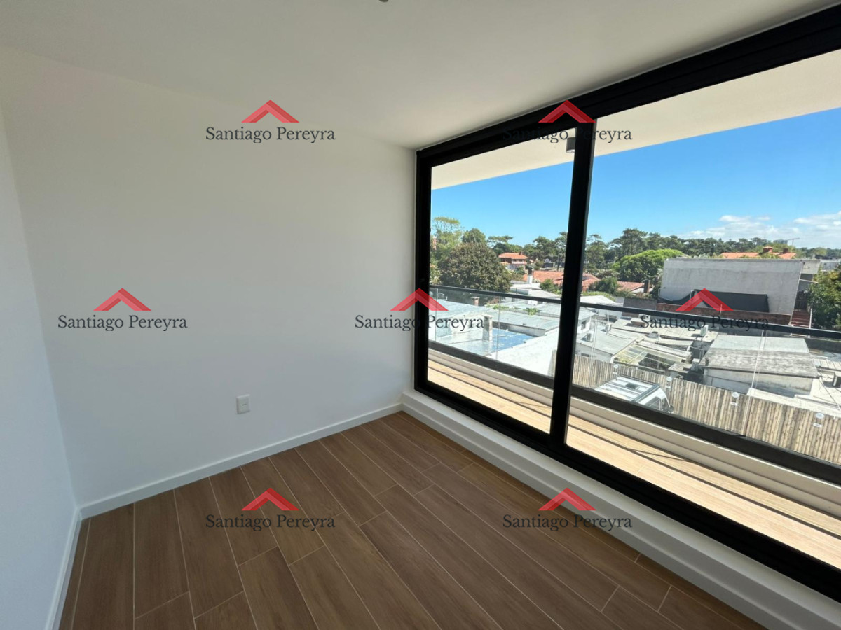Apartamento ID.16911 - Venta apartamento dos dormitorios Punta del este Playa Mansa Parrillero propio