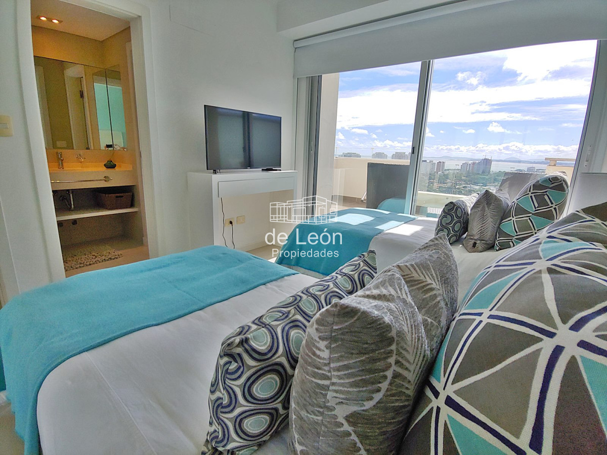 Apartamento ID.15033 - Departamento Penthouse 3 dormitorios + dependencia en venta Playa Brava 