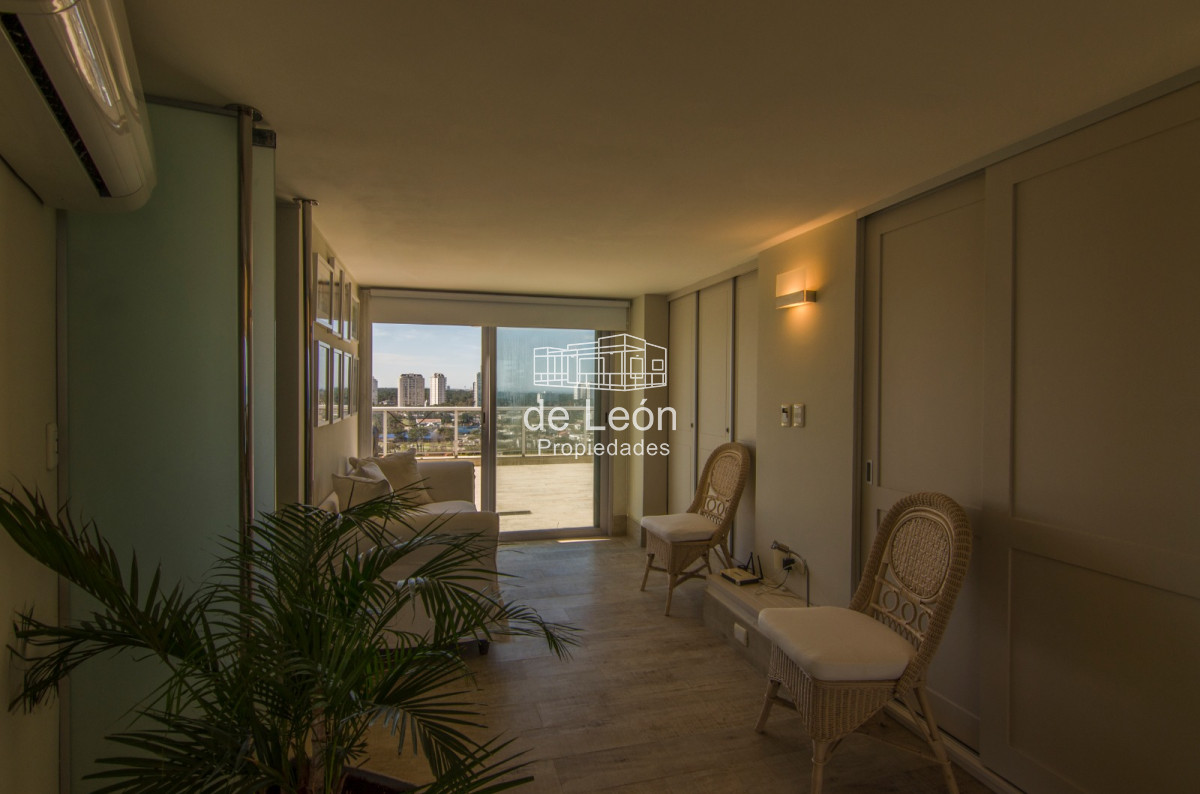 Apartamento ID.15032 - Departamento de 5 dormitorios frente al mar en Mansa, Punta del Este