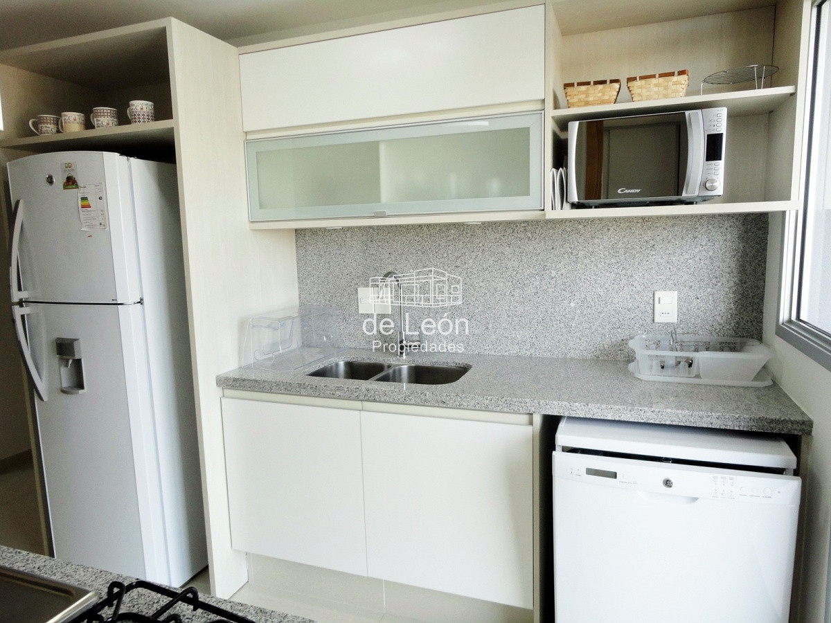 Apartamento ID.15037 - Departamento en venta de 3 dormitorios y 3 baños en Punta del Este