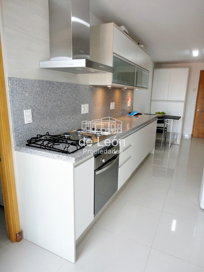 Apartamento ID.15037 - Departamento en venta de 3 dormitorios y 3 baños en Punta del Este