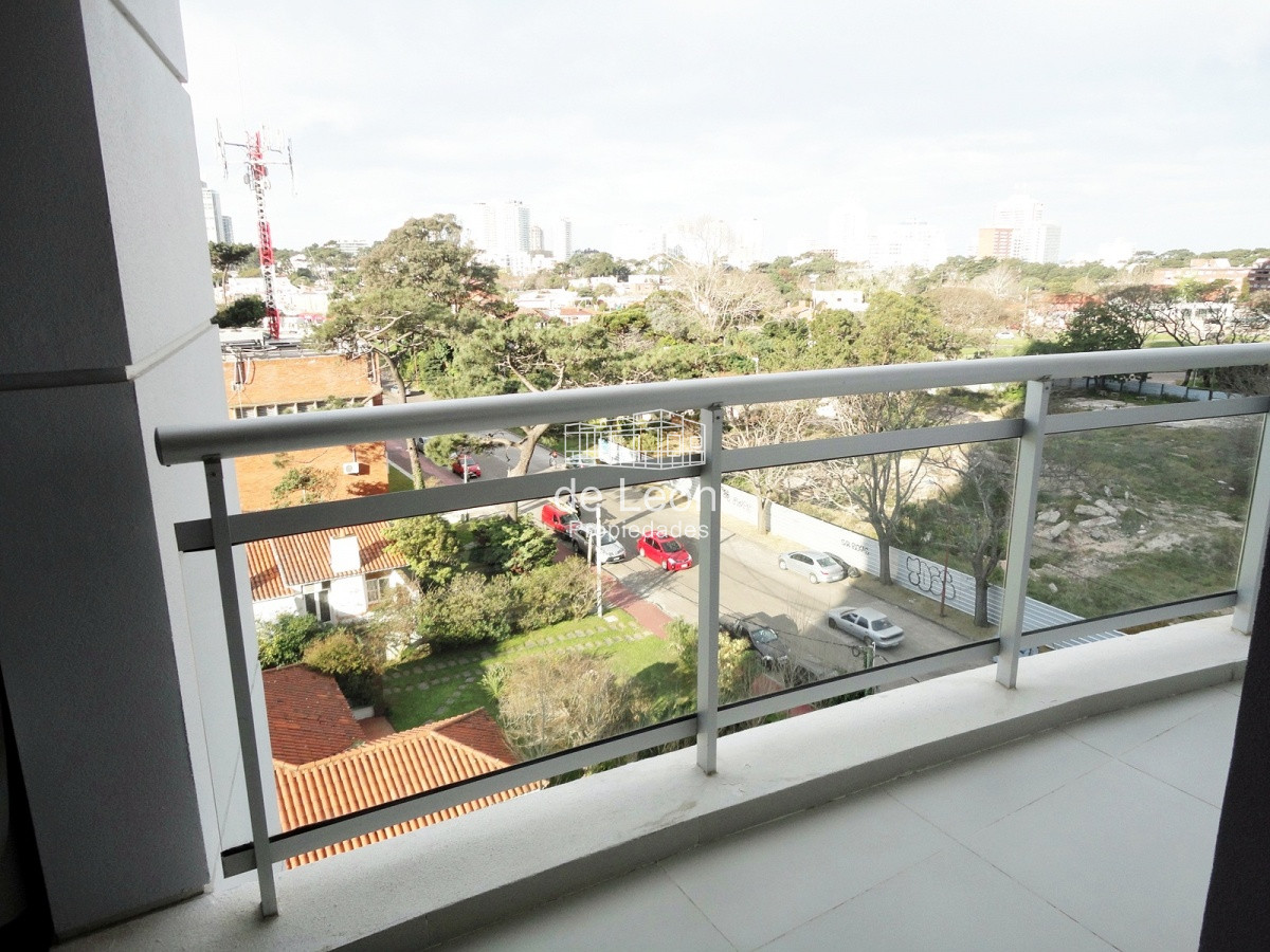 Apartamento ID.15037 - Departamento en venta de 3 dormitorios y 3 baños en Punta del Este