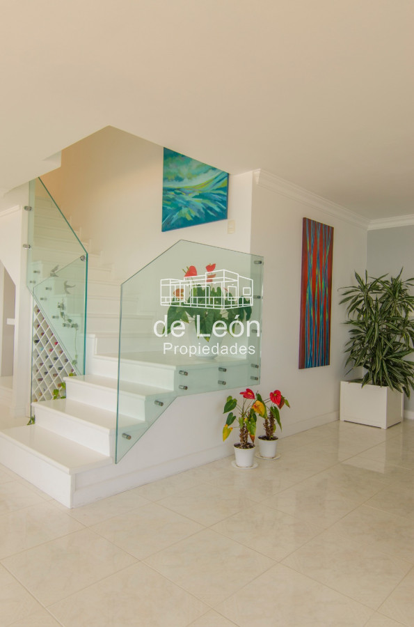 Apartamento ID.15032 - Departamento de 5 dormitorios frente al mar en Mansa, Punta del Este