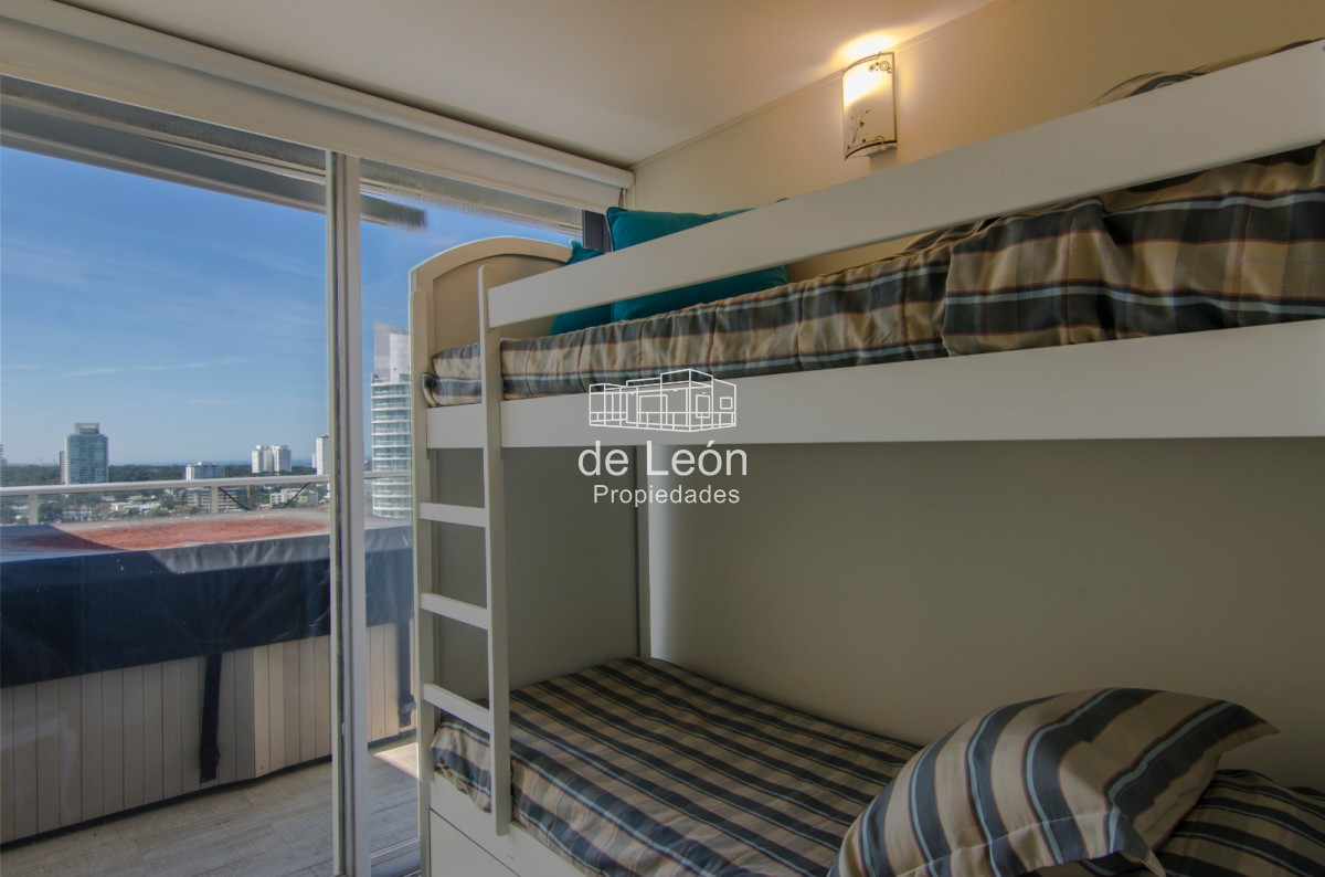 Apartamento ID.15032 - Departamento de 5 dormitorios frente al mar en Mansa, Punta del Este