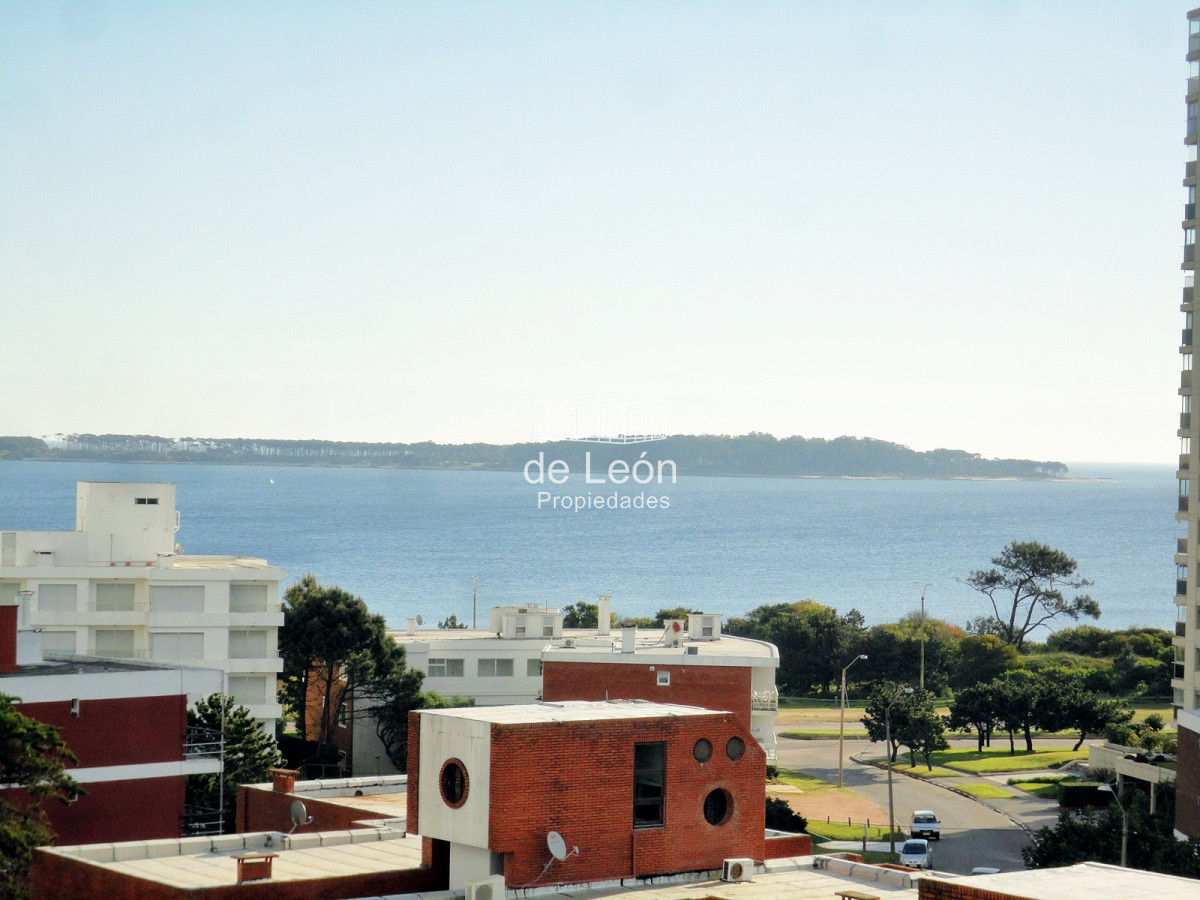 Apartamento ID.15037 - Departamento en venta de 3 dormitorios y 3 baños en Punta del Este