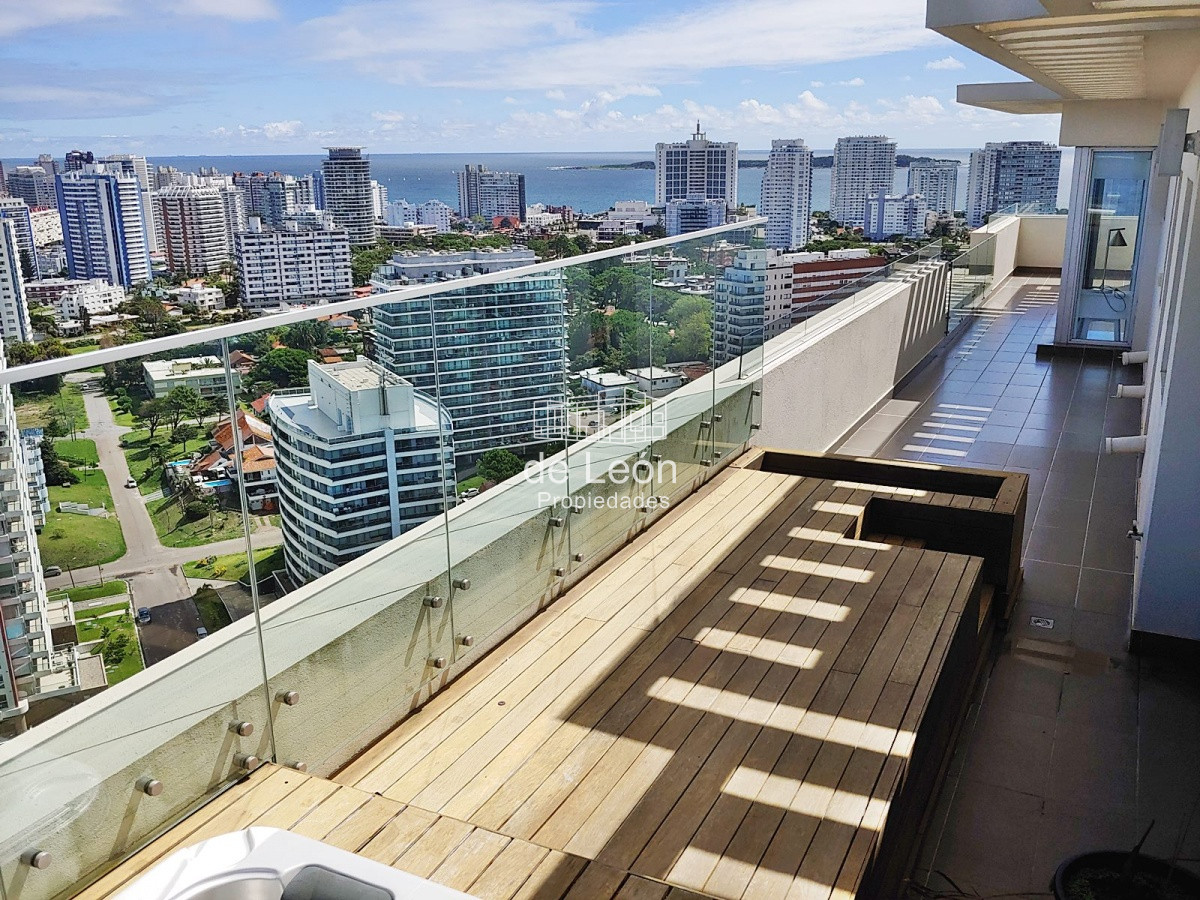 Apartamento ID.15033 - Departamento Penthouse 3 dormitorios + dependencia en venta Playa Brava 