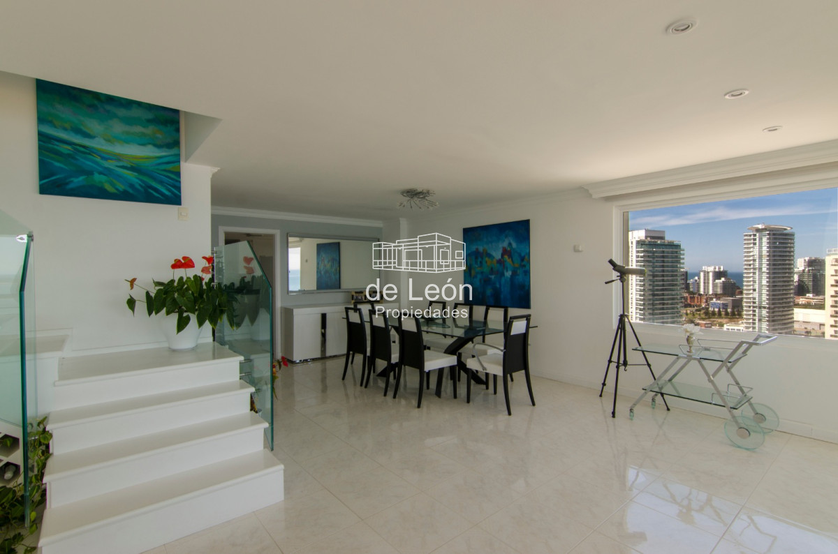 Apartamento ID.15032 - Departamento de 5 dormitorios frente al mar en Mansa, Punta del Este
