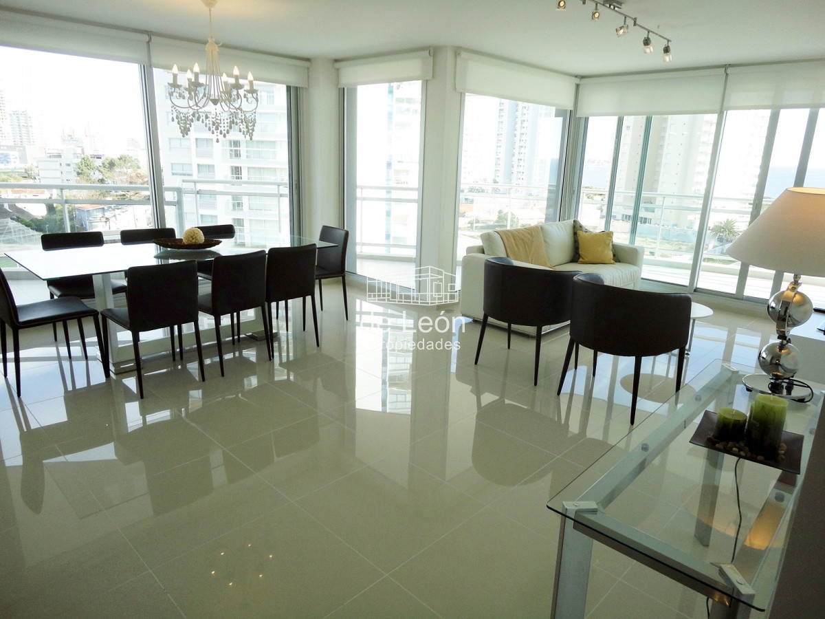 Apartamento ID.15037 - Departamento en venta de 3 dormitorios y 3 baños en Punta del Este