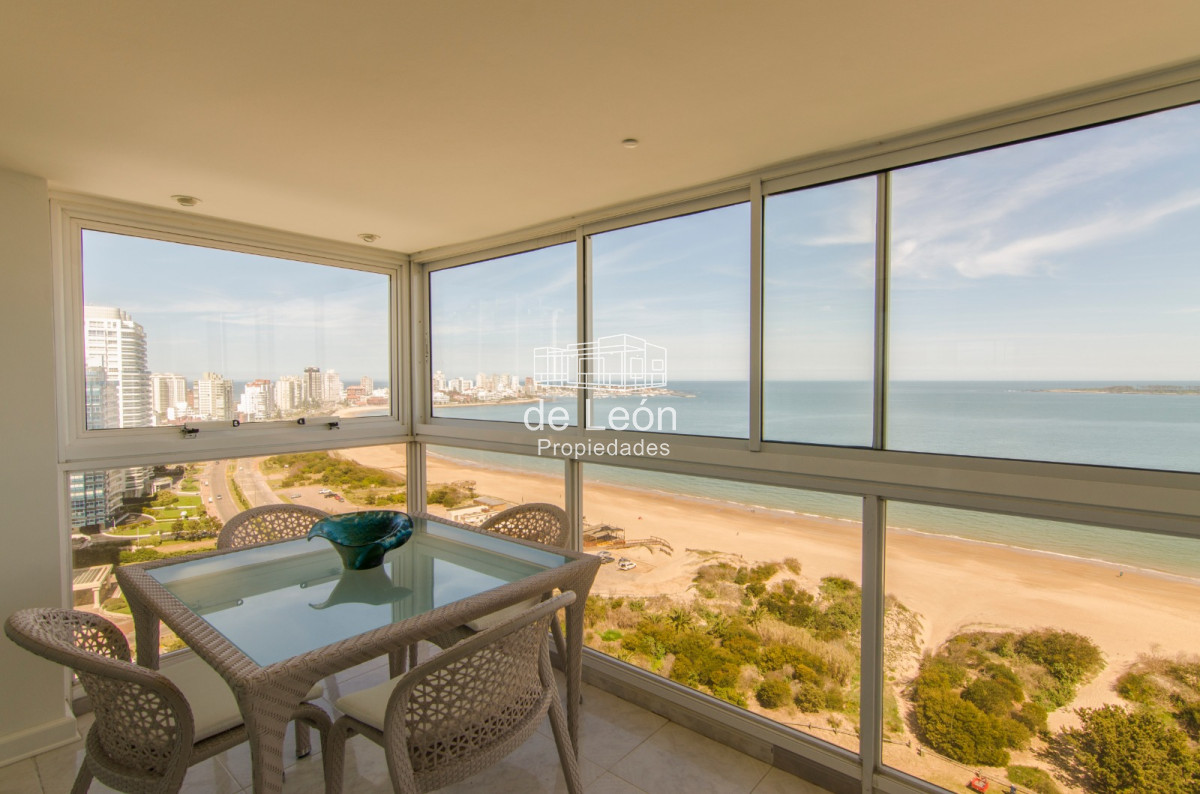 Apartamento ID.15032 - Departamento de 5 dormitorios frente al mar en Mansa, Punta del Este