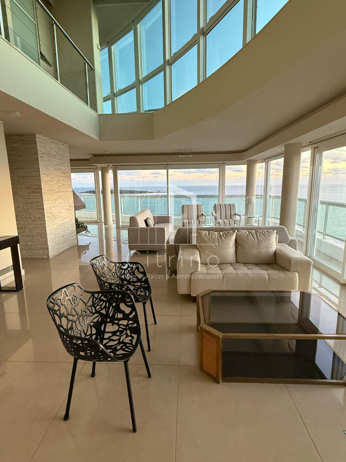 Apartamento ID.1994 - PENTHOUSE EN VENTA CON INCREIBLE VISTA A PLAYA MANSA PUNTA DEL ESTE