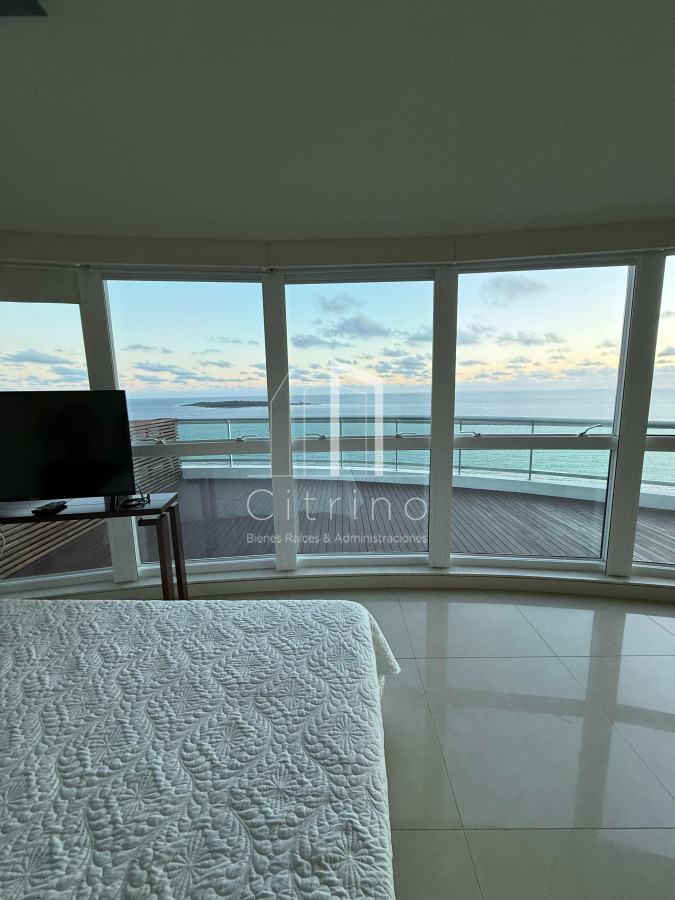 Apartamento ID.1994 - PENTHOUSE EN VENTA CON INCREIBLE VISTA A PLAYA MANSA PUNTA DEL ESTE