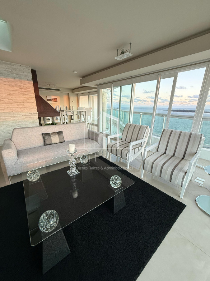 Apartamento ID.1994 - PENTHOUSE EN VENTA CON INCREIBLE VISTA A PLAYA MANSA PUNTA DEL ESTE