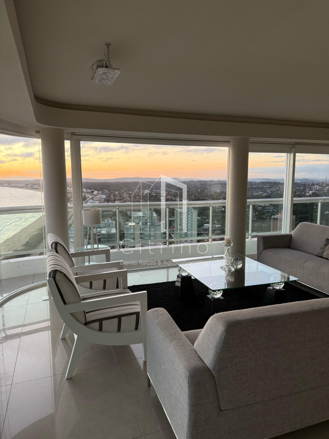 Apartamento ID.1994 - PENTHOUSE EN VENTA CON INCREIBLE VISTA A PLAYA MANSA PUNTA DEL ESTE
