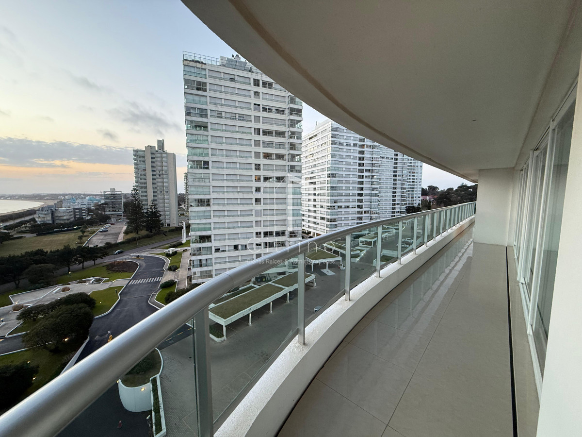 Apartamento ID.1995 - APARTAMENTO EN ALQUILER CON VISTA A ISLA GORRITI TORRE AQUARELA PUNTA DEL ESTE 3 DORMITORIOS EN SUITE + DEPENDENCIA