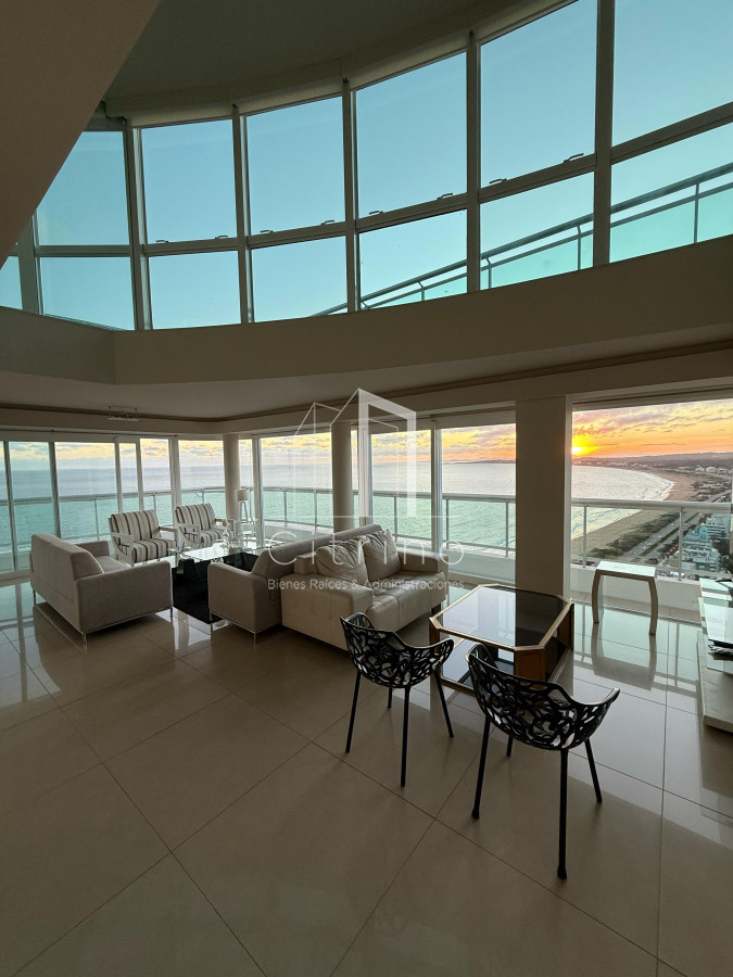 Apartamento ID.1994 - PENTHOUSE EN VENTA CON INCREIBLE VISTA A PLAYA MANSA PUNTA DEL ESTE
