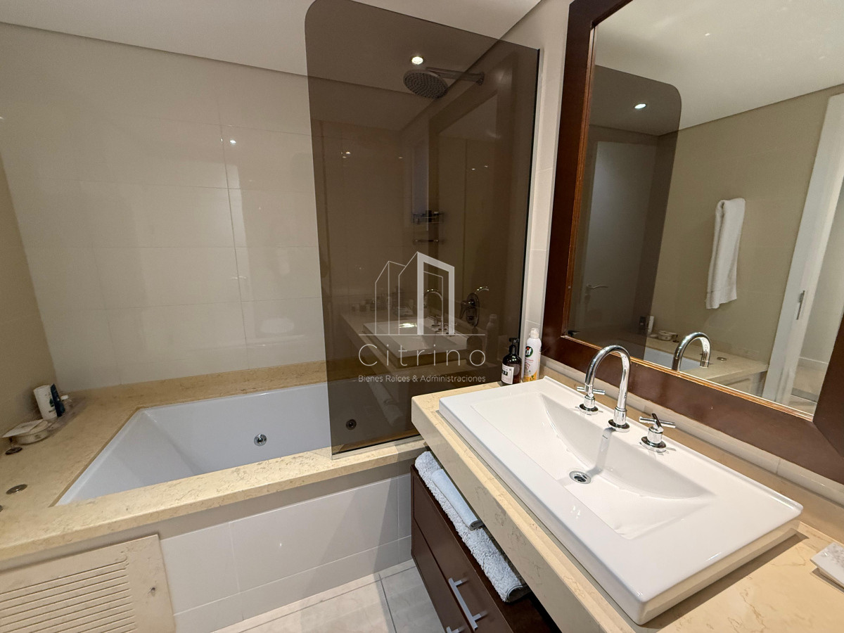 Apartamento ID.1995 - APARTAMENTO EN ALQUILER CON VISTA A ISLA GORRITI TORRE AQUARELA PUNTA DEL ESTE 3 DORMITORIOS EN SUITE + DEPENDENCIA