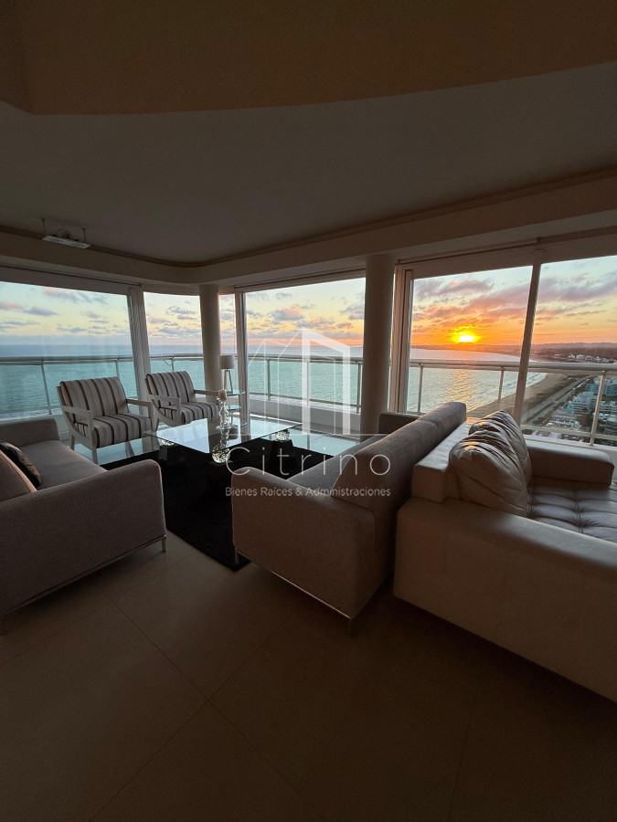 Apartamento ID.1994 - PENTHOUSE EN VENTA CON INCREIBLE VISTA A PLAYA MANSA PUNTA DEL ESTE