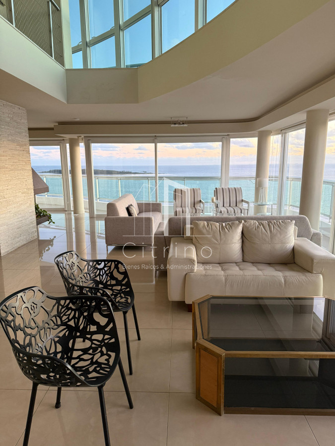 Apartamento ID.1994 - PENTHOUSE EN VENTA CON INCREIBLE VISTA A PLAYA MANSA PUNTA DEL ESTE