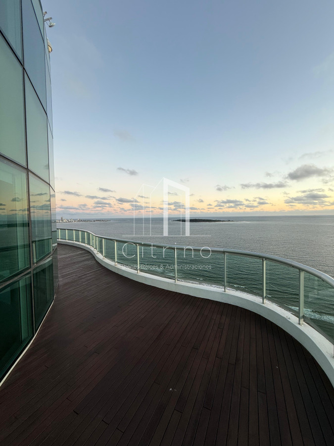 Apartamento ID.1994 - PENTHOUSE EN VENTA CON INCREIBLE VISTA A PLAYA MANSA PUNTA DEL ESTE