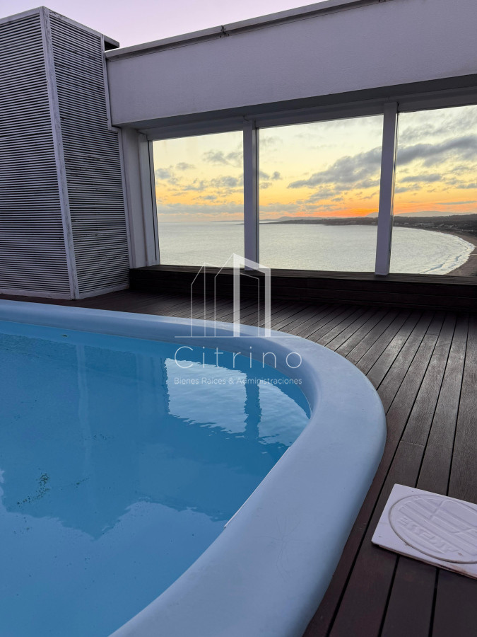 Apartamento ID.1994 - PENTHOUSE EN VENTA CON INCREIBLE VISTA A PLAYA MANSA PUNTA DEL ESTE