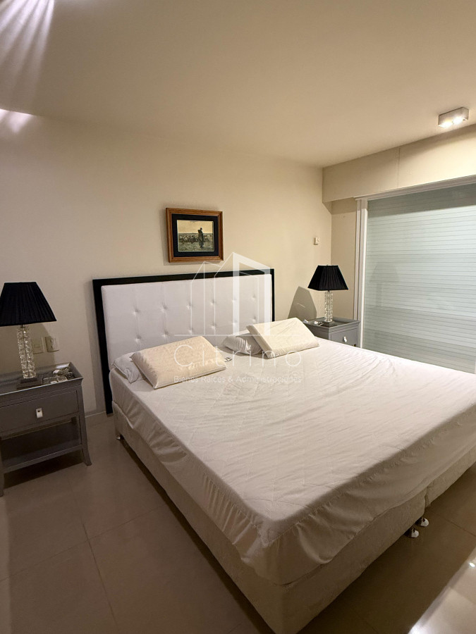 Apartamento ID.1994 - PENTHOUSE EN VENTA CON INCREIBLE VISTA A PLAYA MANSA PUNTA DEL ESTE