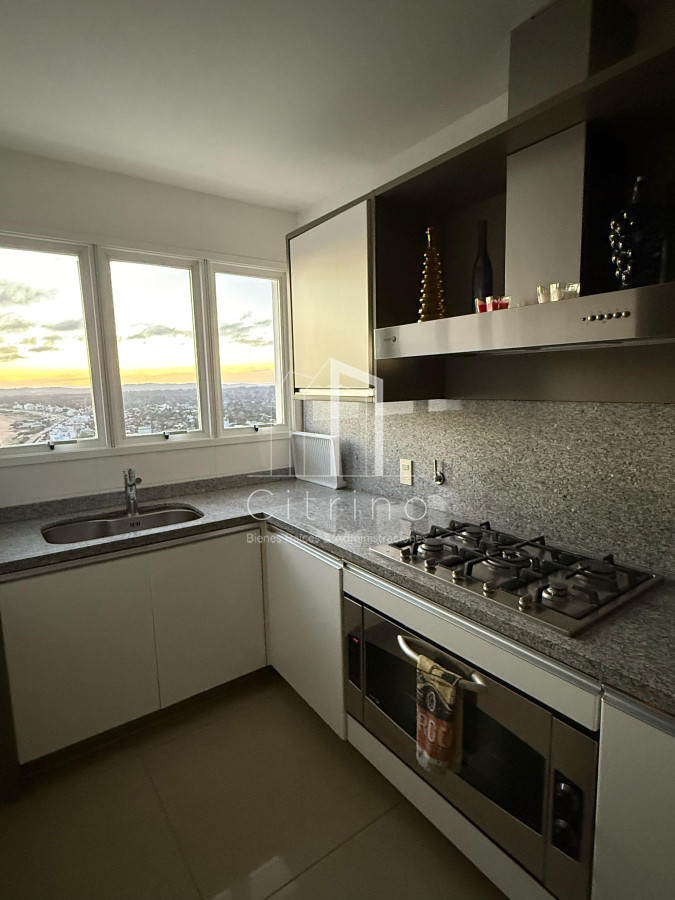 Apartamento ID.1994 - PENTHOUSE EN VENTA CON INCREIBLE VISTA A PLAYA MANSA PUNTA DEL ESTE