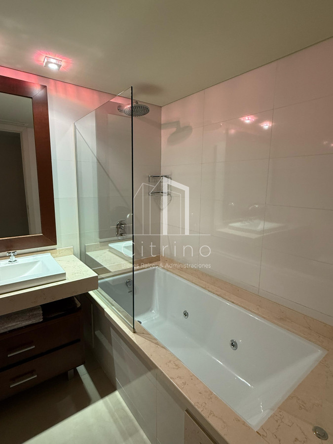 Apartamento ID.1994 - PENTHOUSE EN VENTA CON INCREIBLE VISTA A PLAYA MANSA PUNTA DEL ESTE