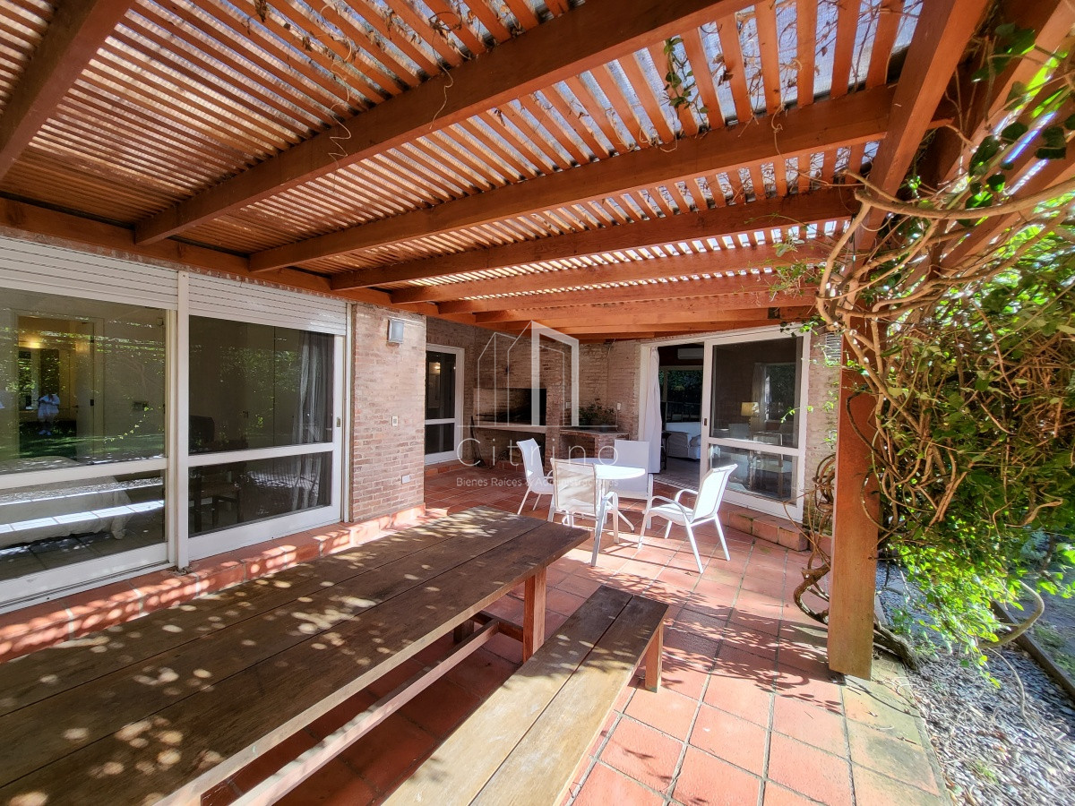 Casa ID.1033 - Casa en venta en Punta del Este, barrio privado, barrio cerrado La Arbolada