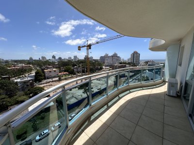 Venta apartamento tres dormitorios punta del este aidy grill vista al mar - BYH6049A