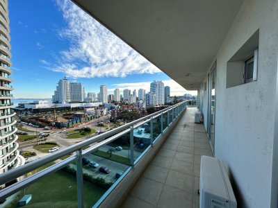 Venta apartamento tres dormitorios punta del este aidy grill vista al mar - BYH6049A
