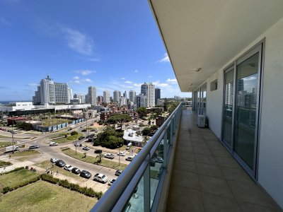 Venta apartamento tres dormitorios punta del este aidy grill vista al mar - BYH6049A