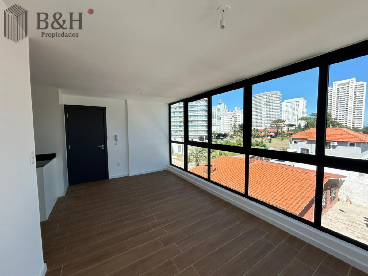 Apartamento ID.6609 - Venta apartamento dos dormitorios Punta del este Playa Mansa Parrillero propio
