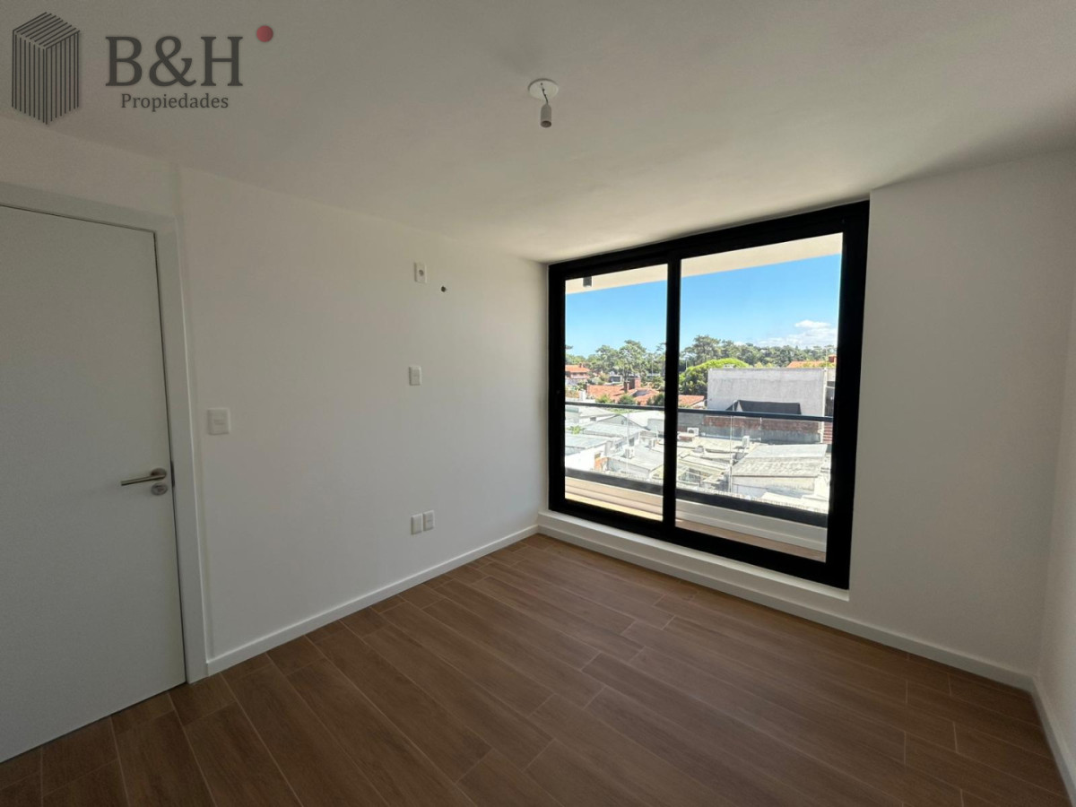 Apartamento ID.6609 - Venta apartamento dos dormitorios Punta del este Playa Mansa Parrillero propio