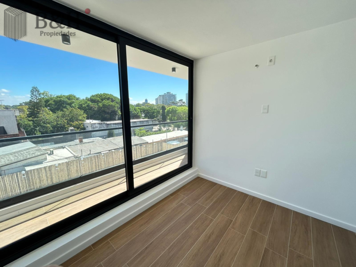 Apartamento ID.6609 - Venta apartamento dos dormitorios Punta del este Playa Mansa Parrillero propio