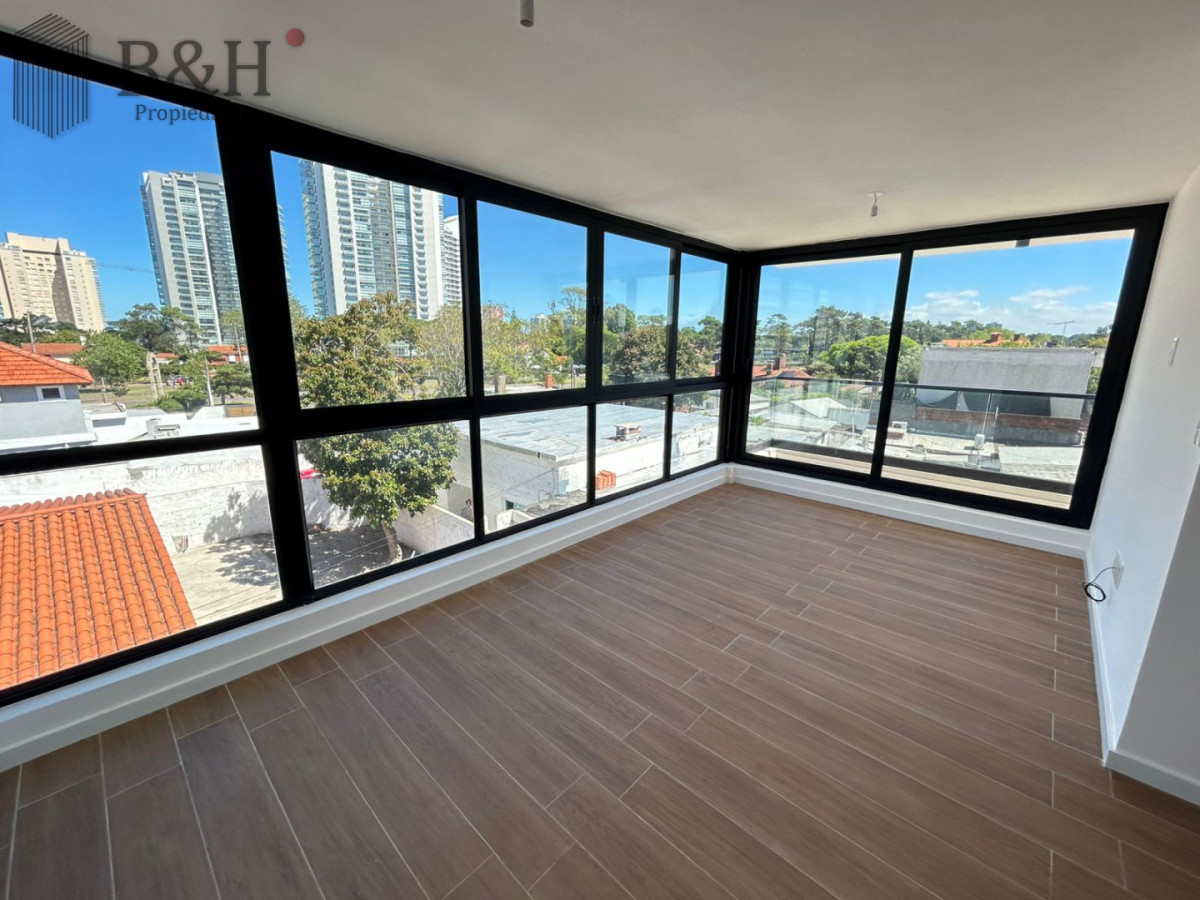 Apartamento ID.6609 - Venta apartamento dos dormitorios Punta del este Playa Mansa Parrillero propio