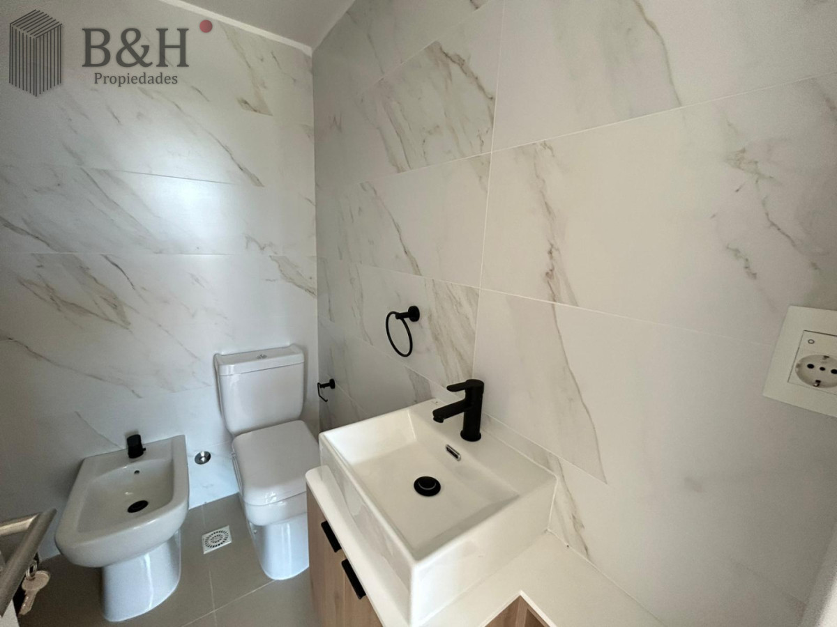 Apartamento ID.6609 - Venta apartamento dos dormitorios Punta del este Playa Mansa Parrillero propio