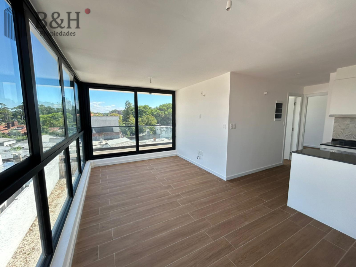 Apartamento ID.6609 - Venta apartamento dos dormitorios Punta del este Playa Mansa Parrillero propio