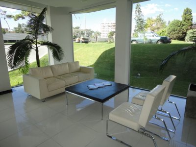 Venta apartamento tres dormitorios punta del este aidy grill vista al mar - BYH6049A